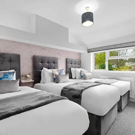 Stylish Four Bedroom House - Garden - Parking - Great Barr 110f *